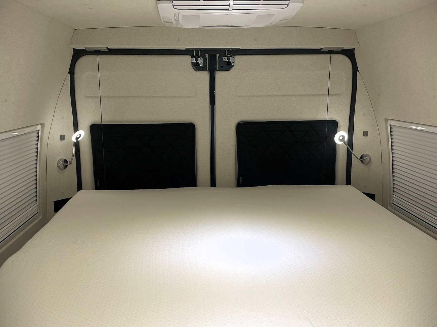 Ducato mit Hubbett, Fiat Ducato, Abgesenktes Hubbett über der hinteren Sitzgruppe
